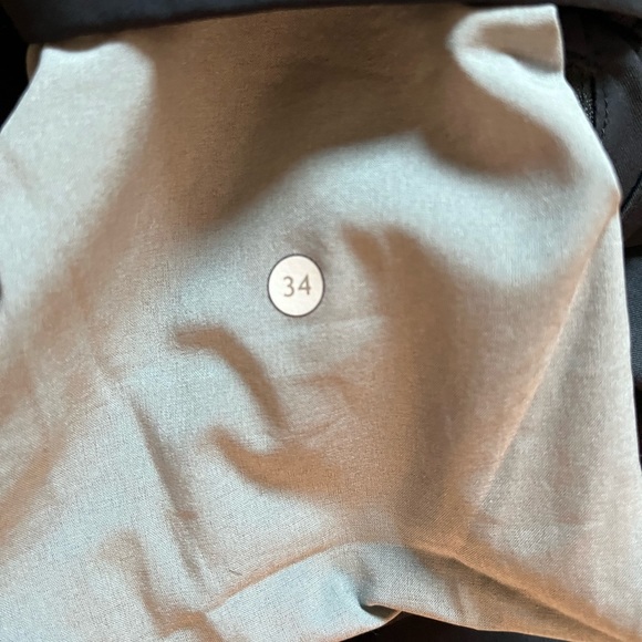 Men’s lululemon ABC slim fit pants. - Picture 4 of 4